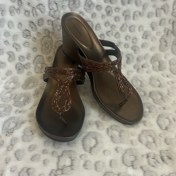 Mossimo Bronze Wedge Sandal with beading. - Picture 1 of 7